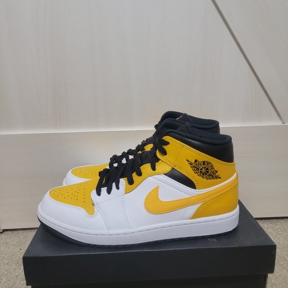 Air Jordan 1 Mid - Picture 1 of 4